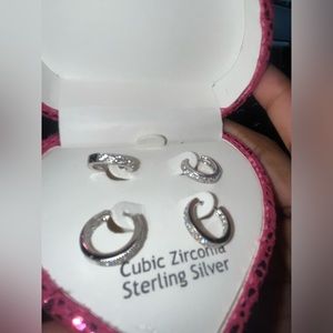 Women’s earrings